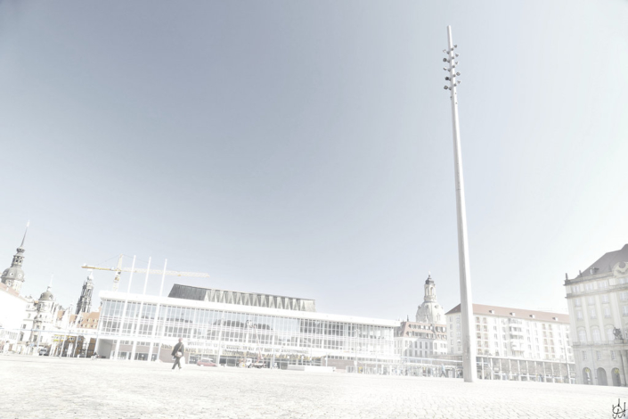 Altmarkt Dresden mit Blick zum Kulturpalast, im Vordergrund der Lichtmast